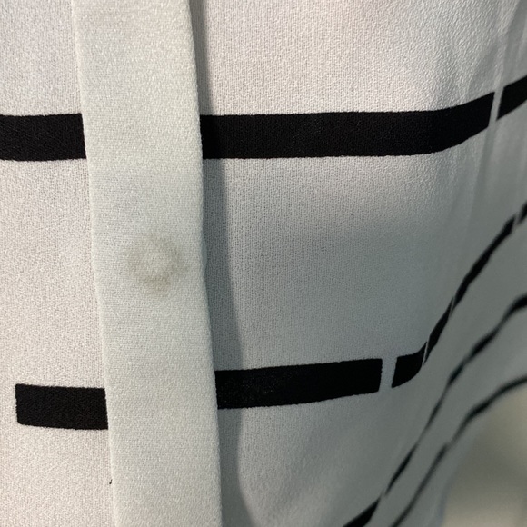 Alfani sleeveless essential go to button down blouse size 4 - Picture 9 of 10